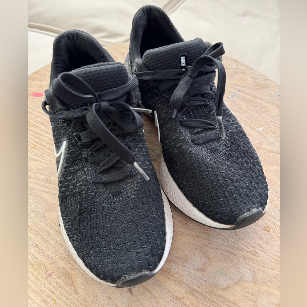 NIKE React Infinity Run Flyknit Black and White Womens Size 7 - Picture 2 of 7